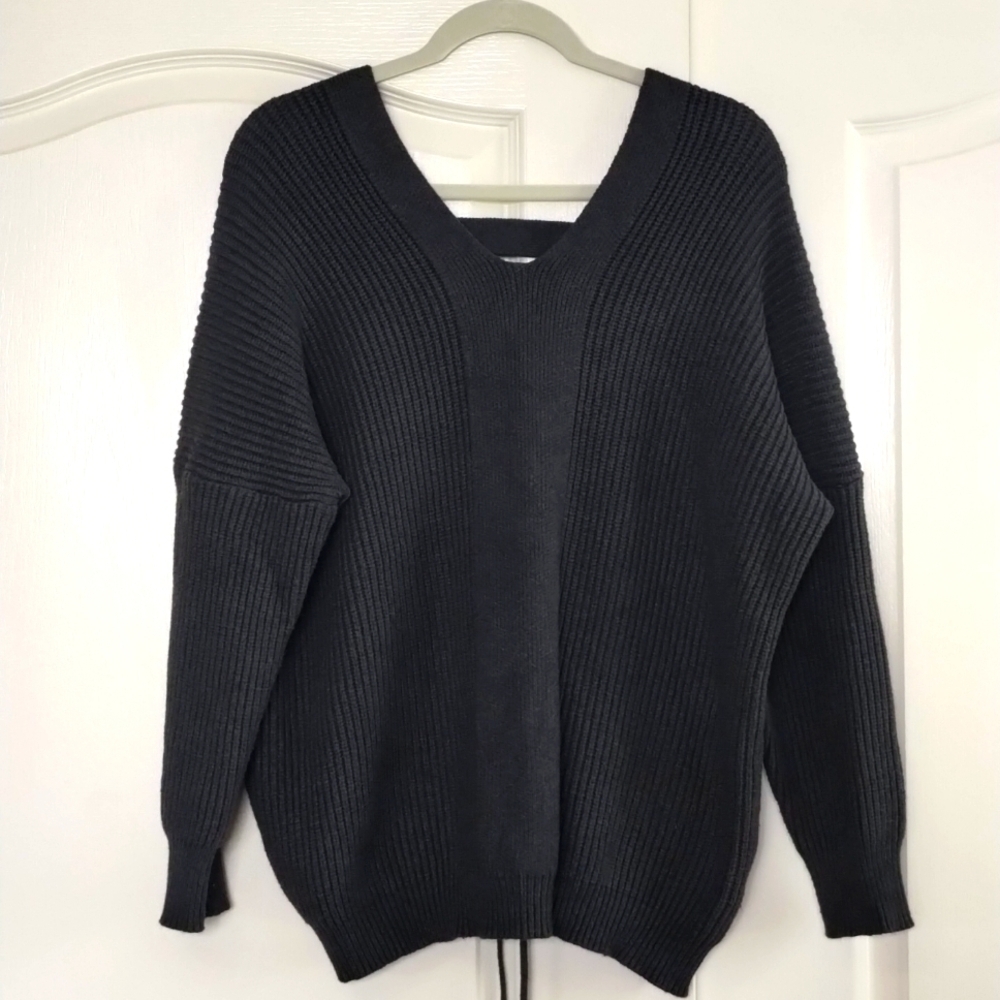 Lovemarks gray chunky v-backline sweater size large with criss cross tie in back